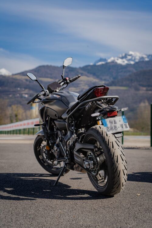 Yamaha MT-07 noire vue de l’arrière, moto d’ALR Formation destinée au permis A2 à Grenoble